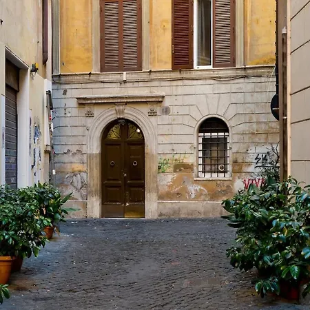 Close To The Pantheon *